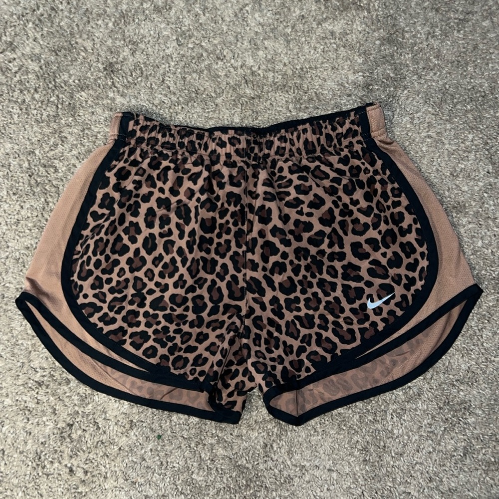 Women’s Nike dri fit running shorts. In excellent condition!